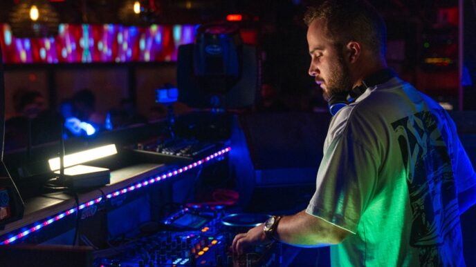 Kevin Reinoso and Oldy Ochoa Drop Pulsating Tech House Anthem "Get It Now"